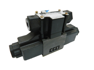 Daikin KSO-G02-66CB-30 Solenoid Operated Hydraulic Valve 200Vac Spring Center