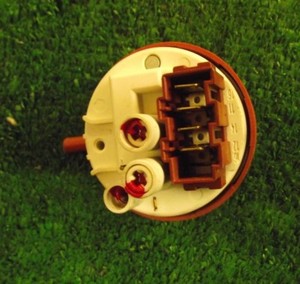 Waschmaschine HOTPOINT WDL540P Druckschalter