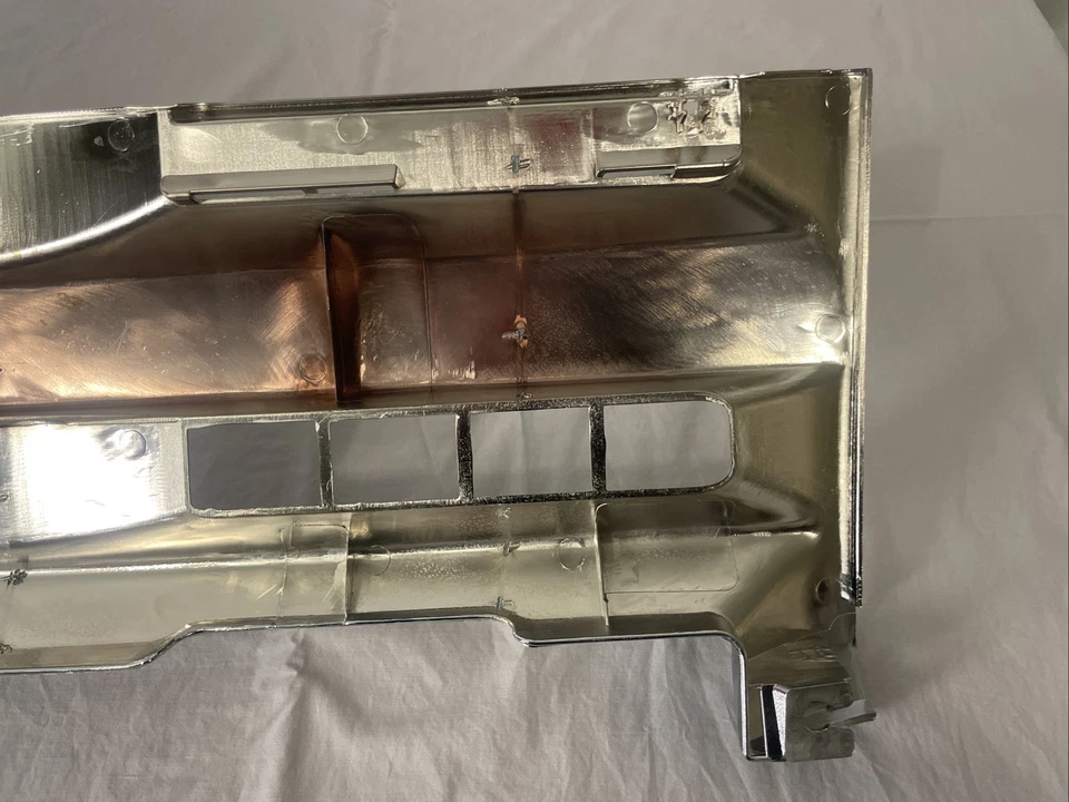 REJILLA DELANTERA ISUZU NPR NQR NRR CROMADA 2016 a 2023 (NUEVA) OEM Foto 3 de 4