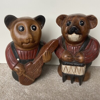2 x Vintage handgeschnitzte Holz Teddybär Band Gitarre und Trommel Figuren 9'' Teak