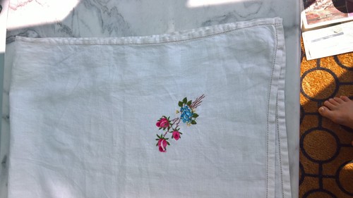 VINTAGE WHITE LINEN TABLE CLOTH WITH HAND SEWN FLORAL EMBROIDERY - Picture 6 of 9