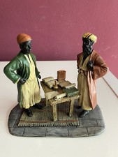 Scultura in bronzo di due studiosi arabi Vienna Austria dopo Franz Bergman