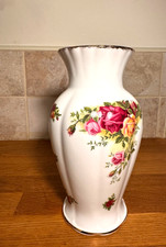 Royal Albert Old Country Roses Vase Montrose Bone China 7 Inch High Fluted base