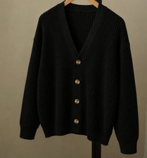 Schwarze Rippenstrick-Strickjacke V-Ausschnit...