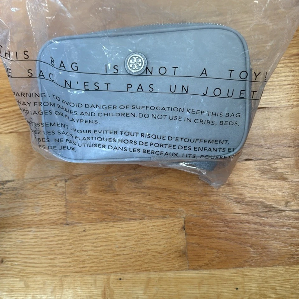 Bolso Cinturón Tory Burch Nuevo con Etiquetas | Gris Bahía | Nylon Reciclado Foto 3 de 4