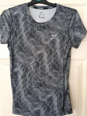 'NIKE' Size S ladies running top. - Image 1 of 4