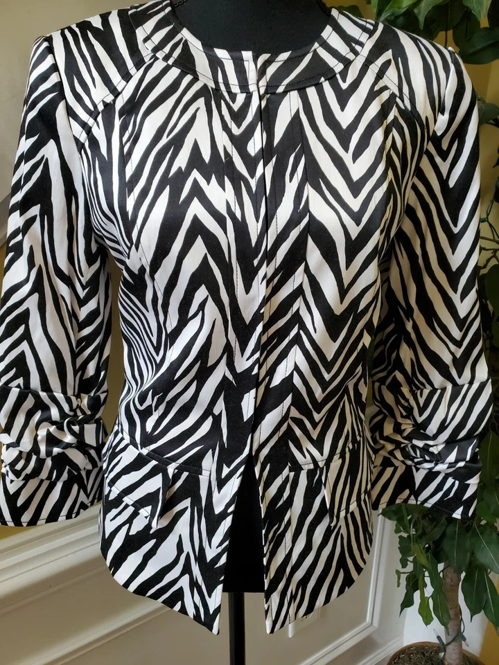 NWT Peck & Peck Women's Zebra Print Jacket Size 6 - Image 2 of 4