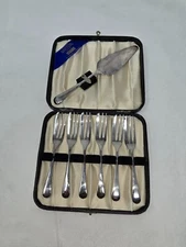 VTG VINERS OF SHEFFIELD ENGLAND SILVERPLATE DESSERT PASTRY 6 FORKS & SERVER SET