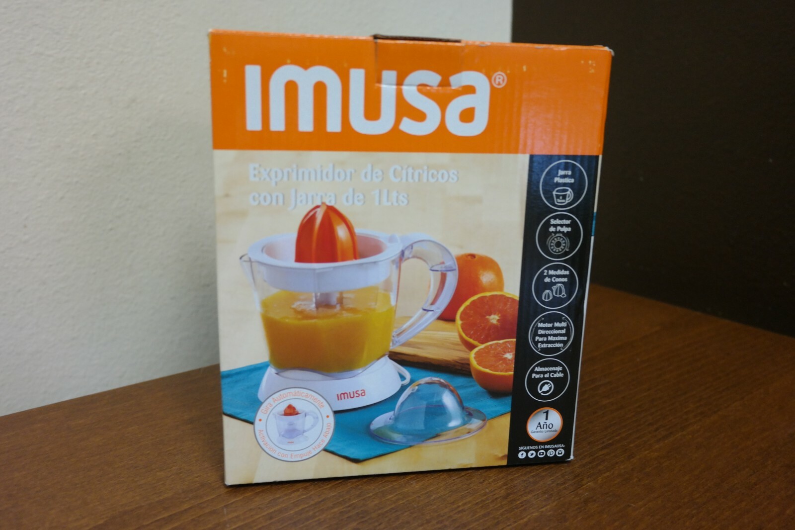 Imusa Electric Citrus Juicer w/ 34oz pitcher 40 Watts USA GAU80340