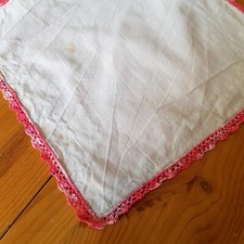 altes Stofftaschentuch Taschentuch wei&szlig; pink Stickerei Vintage