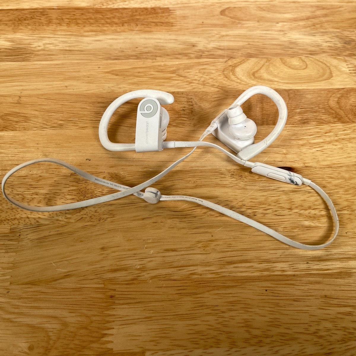 Beats Powerbeats 3 A1747 Wireless Bluetooth Water Resistance