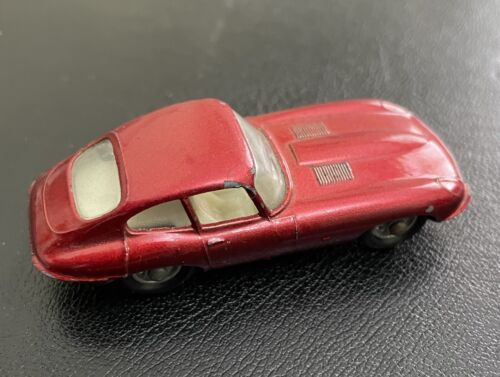 Matchbox series Lesney 32 Vintage Jaguar e Type In Metallic Red - Picture 2 of 8