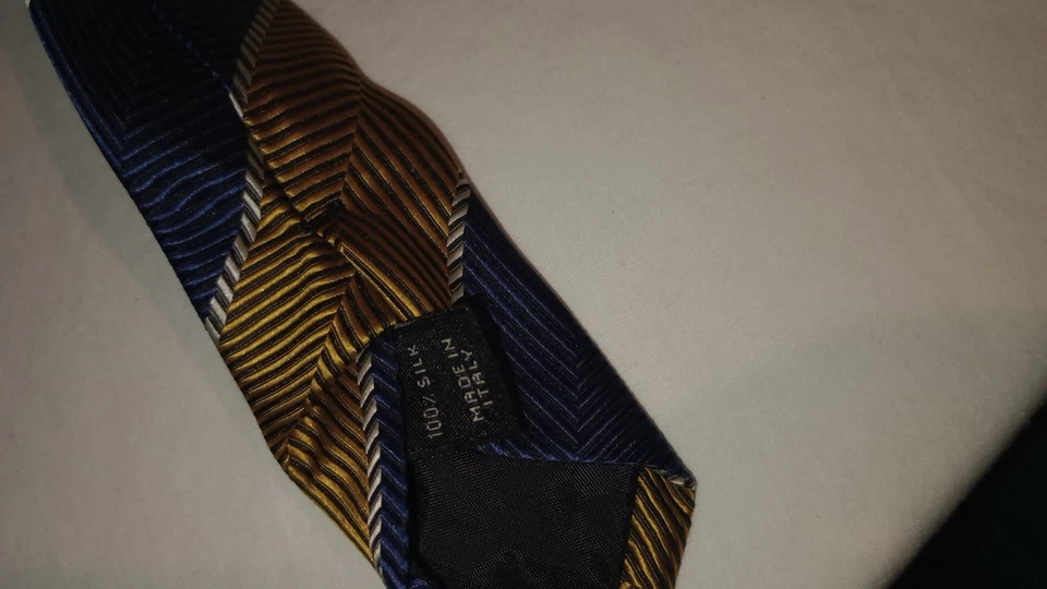 Jos. A. Corbata Banks para hombre colección Signature seda rayas azul marino dorado Foto 4 de 4