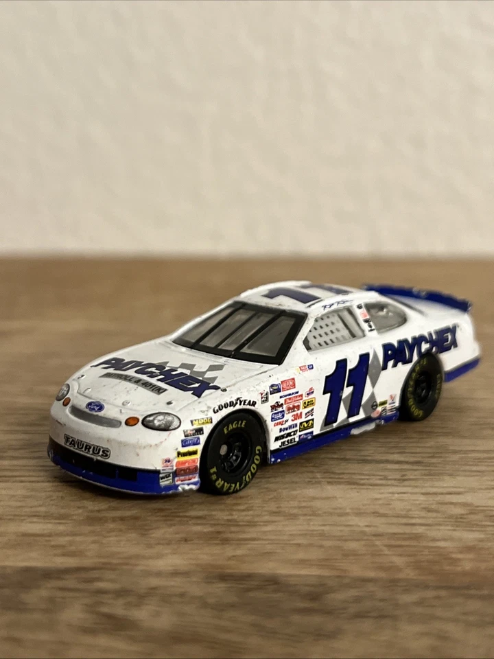 Hot Wheels NASCAR Brett Bodine Paychex #11 White 1:64 Diecast Car Rare 1997 Toy - Image 3 of 4