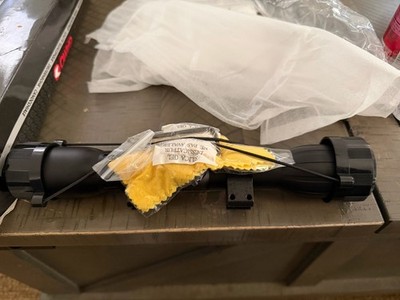 Gamo Riflescope LC 4X32 WR See Through Black Caps  Lens Wipe- EUC