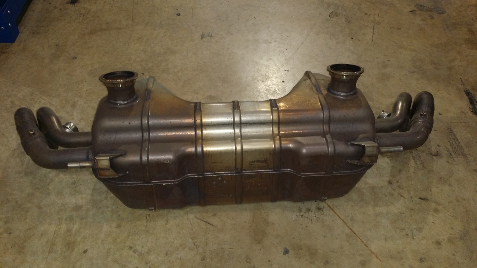 AUDI R8 OEM FACTORY GENUINE ORIGINAL EQUIPMENT EXHAUST MUFFLER SYSTEM