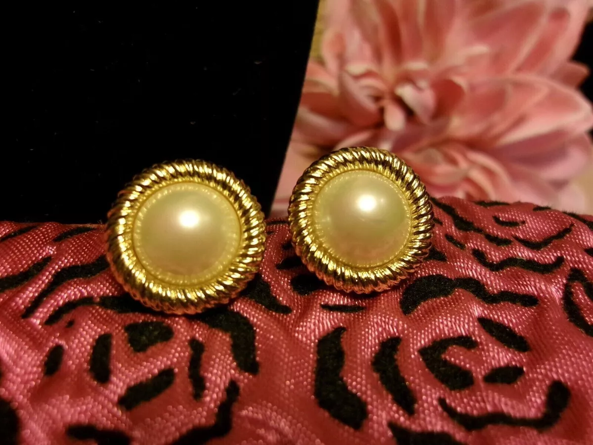 Christian dior top pearl earrings