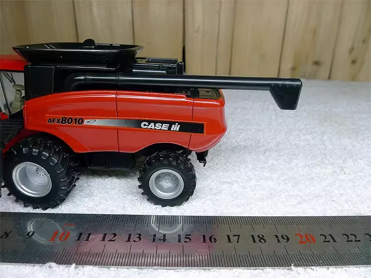 ERTL 2003 Case IH AFX Revolution AFX8010 1/64Combine Dealer Collector's Edition - Image 3 of 4