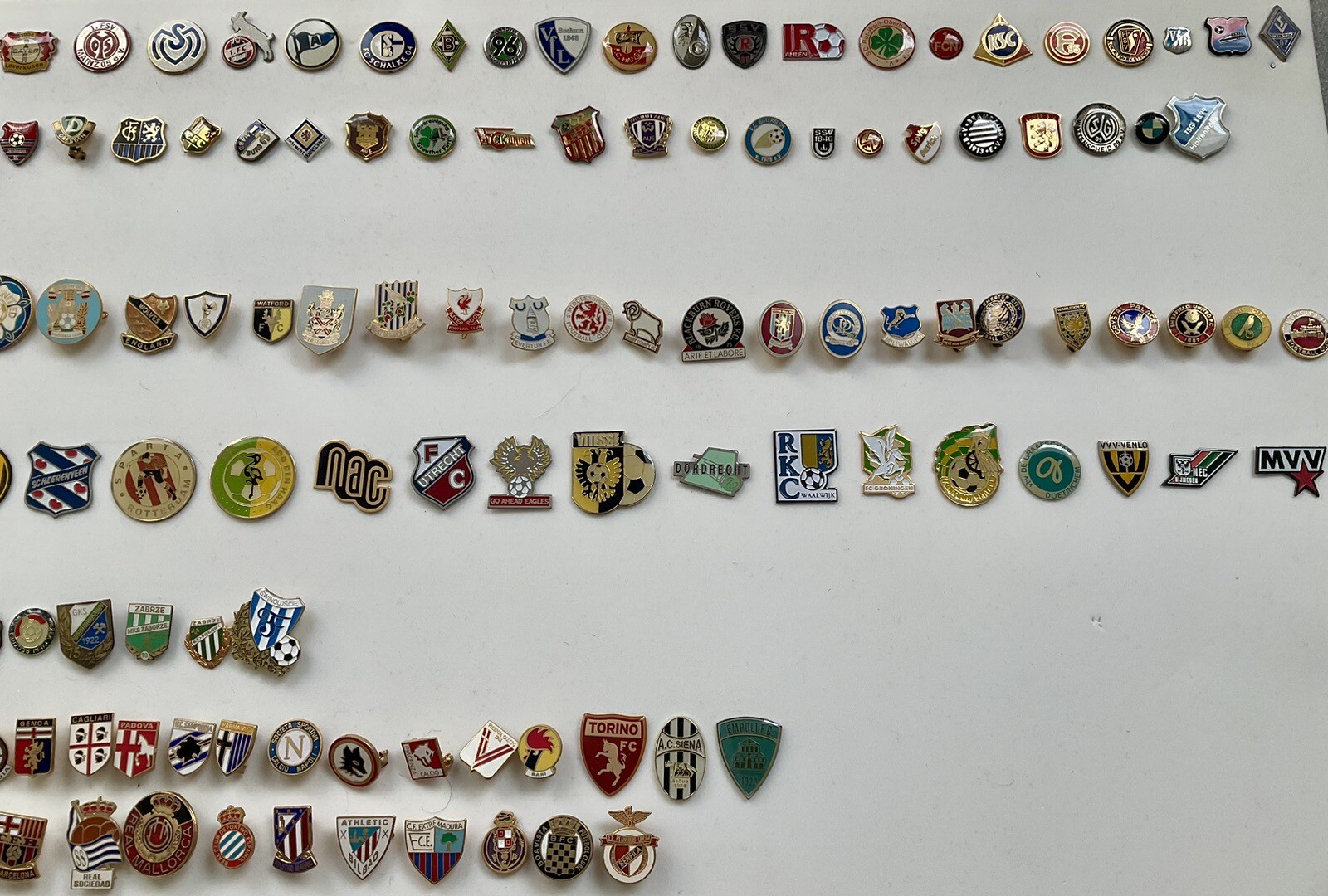 Fußball Pins Anstecknadeln 250+ Set/Sammlung Konvolut Vintage Wappen eBay