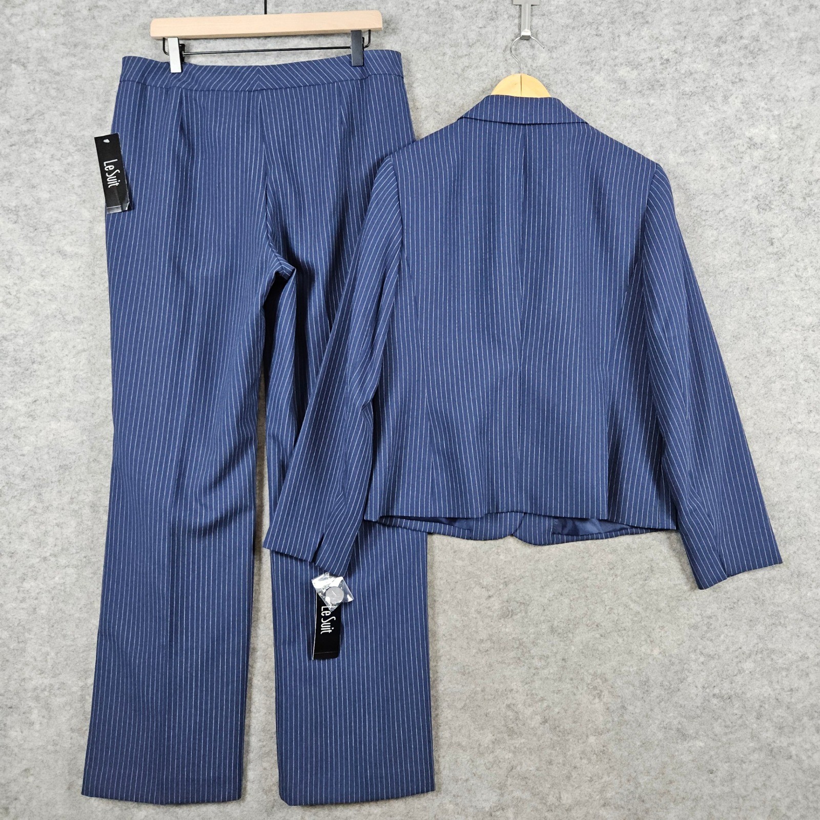 Le Suit Women's Navy Pinstriped Blazer Pants Suit Size 10 Professional NEW NWT