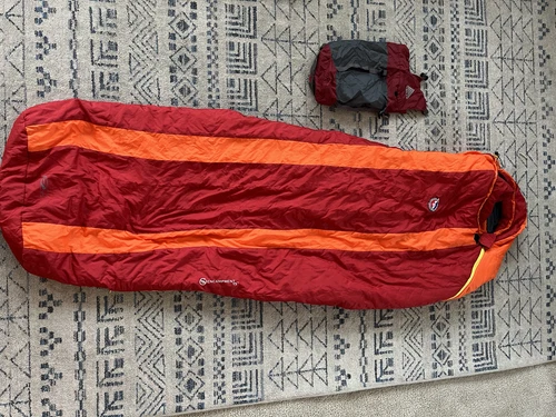 Big Agnes Encampment 15 LONG red / orange sleeping bag with compression sack