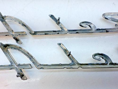 1955 1956 1957 CHEVROLET BEL AIR SCRIPT FENDER EMBLEM PAIR E5-5 - Picture 11 of 12