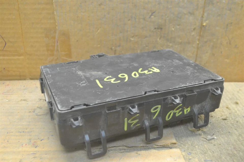 Lincoln MKZ 2017 caja de fusibles conexión OEM HG9T14D068XB módulo 853-2C9 Foto 3 de 4