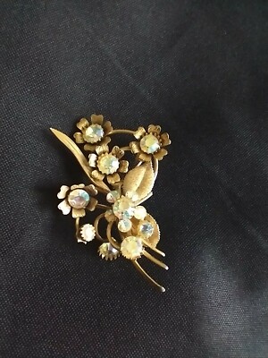 Vintage Aurora Borealis Rhinestones on gold tone setting Brooch C6
