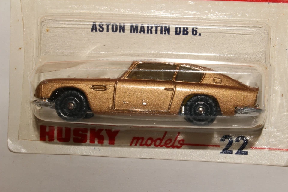 CORGI HUSKY #22 ASTON MARTIN DB6, DORADO, NUEVO EN PAQUETE Foto 3 de 4