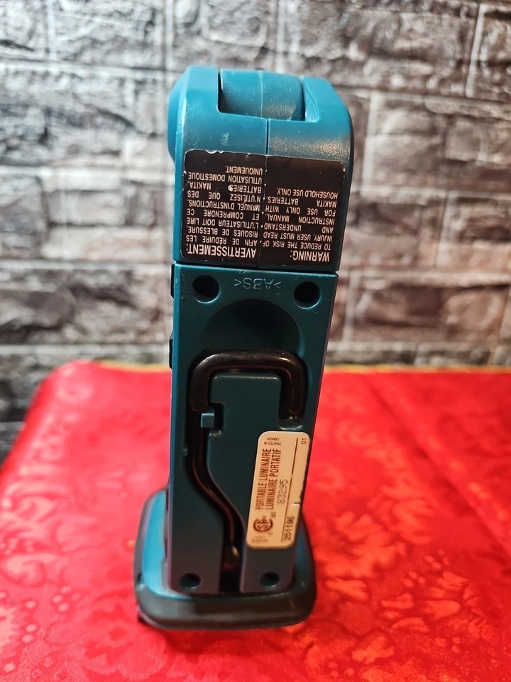 Makita DML801 18V LXT литий-ионный беспроводной 12 светодиодный фонарик инструмент только - Изображение 3 из 4