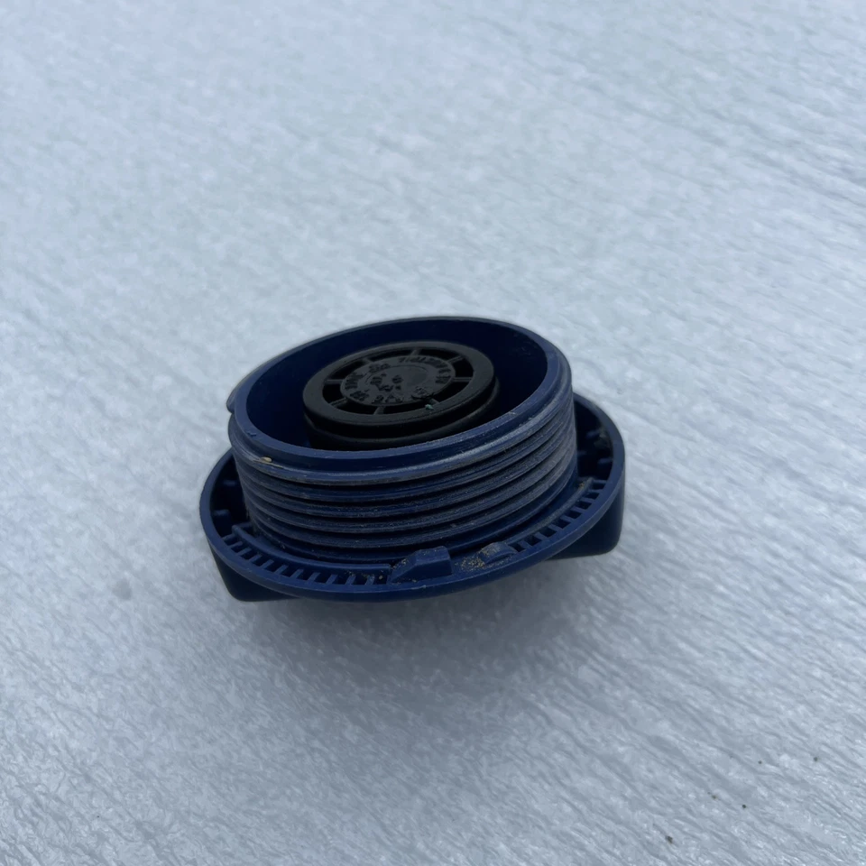 For Audi A4 A5 A6 Q5 Q7 TT VW JETTA EOS GOLF Radiator Coolant Expansion Tank Cap - Image 4 of 4