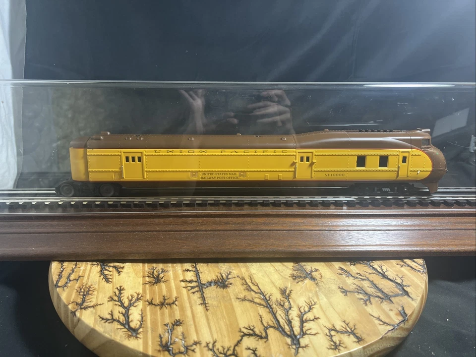 Lionel Pacific Streamliner M-10000 752W In Case With Wood Stand RARE piece NEW - Image 4 of 4