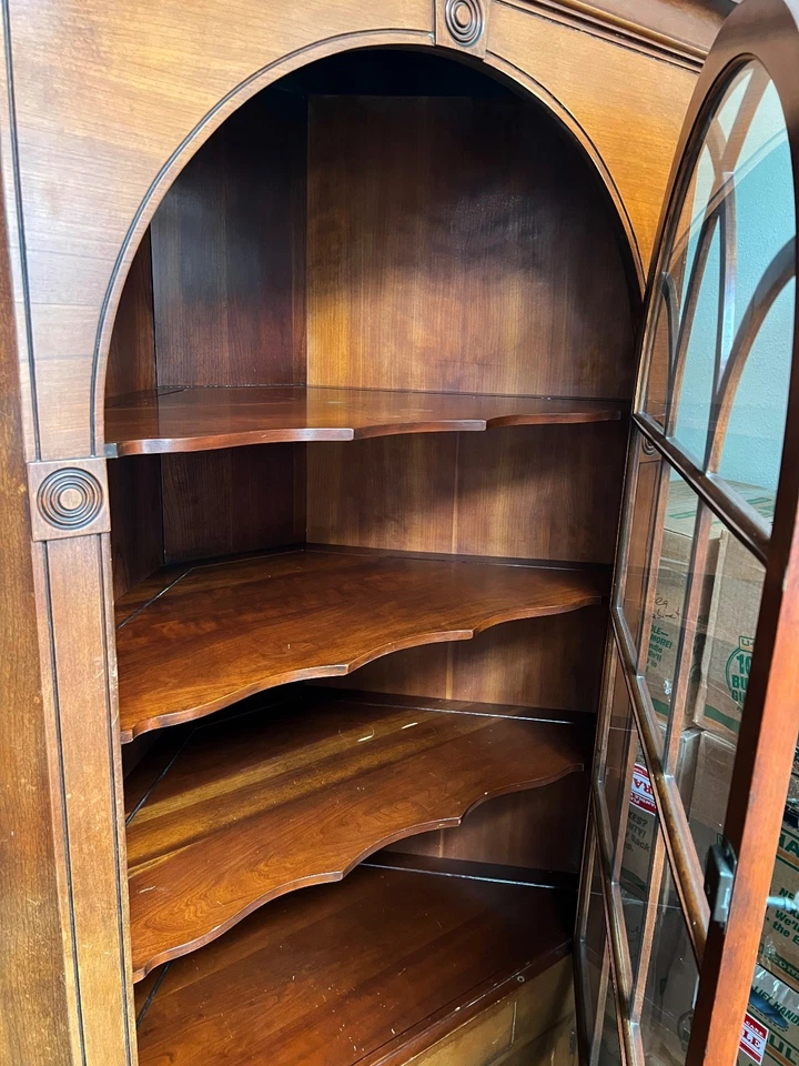 Угловой шкаф Statton в стиле чиппендейл из вишни - Изображение 4 из 4