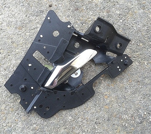 Mercedes E Class W210 (99-02) DRIVER'S Side Rear Handle Unit - A2107600661 R - 第 1/5 張圖片