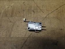Omron V15-G6-1C25-K micro long arm roller snap action limit switch (@D83)
