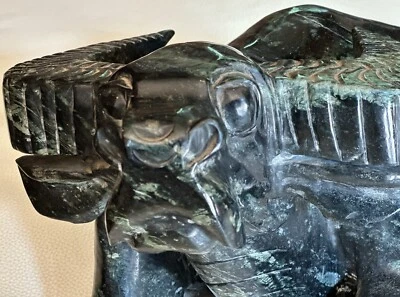 Sculpture Buffle Chinois En Jade Vert Foncé - Photo 1/4