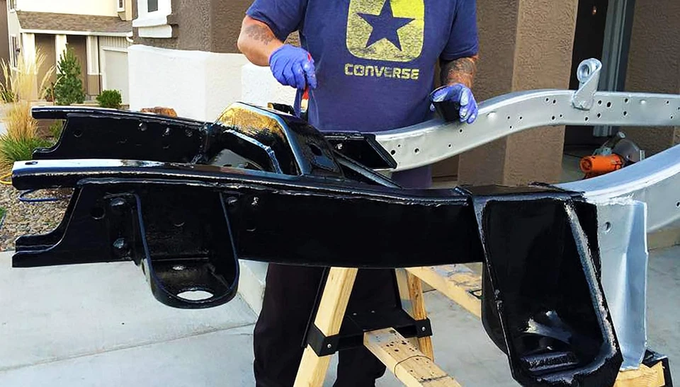 Inhibidor de óxido negro brillante Blackshell, recubrimiento preventivo de óxido resistente a los rayos UV 4 OZ Foto 4 de 4