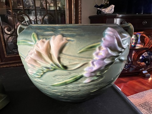 Roseville Freesia Pattern  JARDINIERE #669-6 vintage  1945 pattern