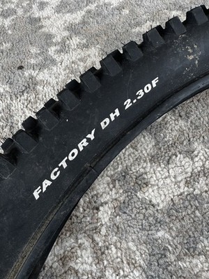 Tioga Factory DH 26'' x 2,3'' Reifen Retro Downhill MTB