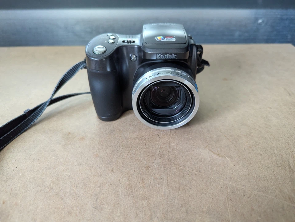 Kodak ZD710 Digitalkamera 7,1 Megapixel 10-fach Zoom Autofokus Blitz grau - Bild 2 von 4