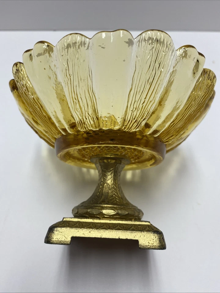 BUGIGANGA DE SABONETEIRA VINTAGE VIDRO ÂMBAR FLOR METAL PEDESTAL MCM BOHO DECORAÇÃO RETRÔ - Imagem 4 de 4