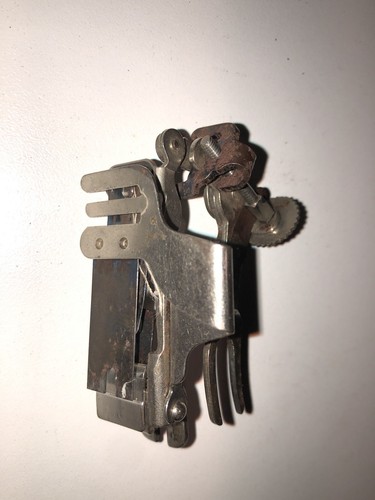 NEU ROYALE Set Vintage Nähmaschine Zubehör Aufsätze? Stickerei NÄHEN - Bild 11 von 15