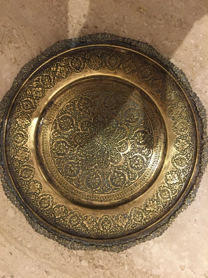 Bandeja y cuenco antiguo islámico hecho a mano aguja grabado latón Foto 4 de 4