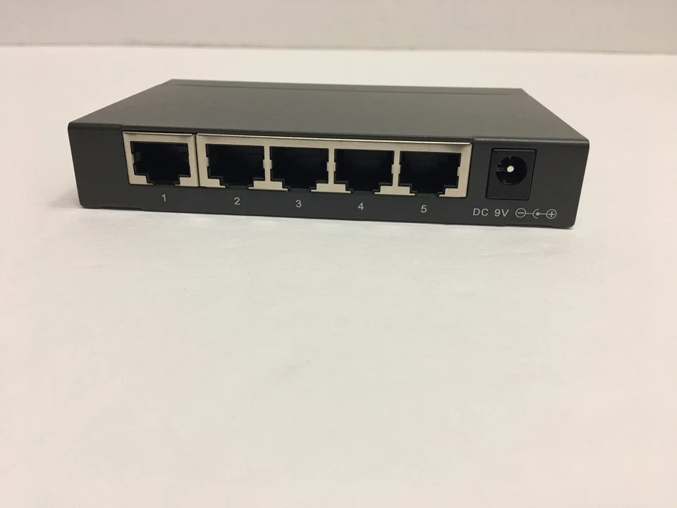 SMC Networks EZ Switch SMC105DT NEW - Image 4 of 4