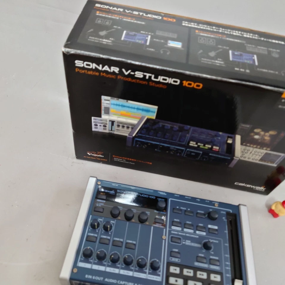 Roland SONAR V-Studio 100 USB Audio Interface Mixer Recorder with Box free shipp - Image 3 of 4