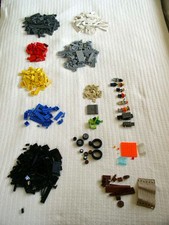 Large LEGO LOT 675 Bricks, Parts Mini-Figures Many small odd pieces 2 lb Bag
