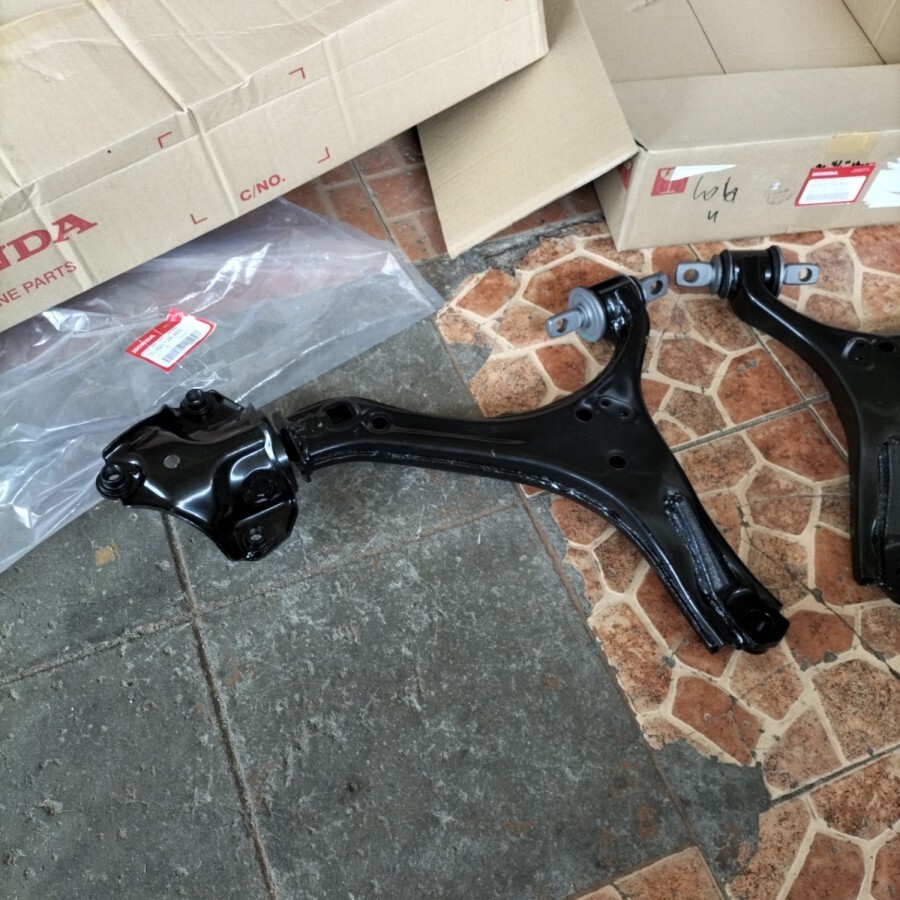 2015 Honda Accord Front Passenger Lower Control Arm 51350-T2A-A03 51350-T2A-A03 車右下コントロールアーム サスペンションアーム オートサスペンションシステム 2013-2015年式 ア