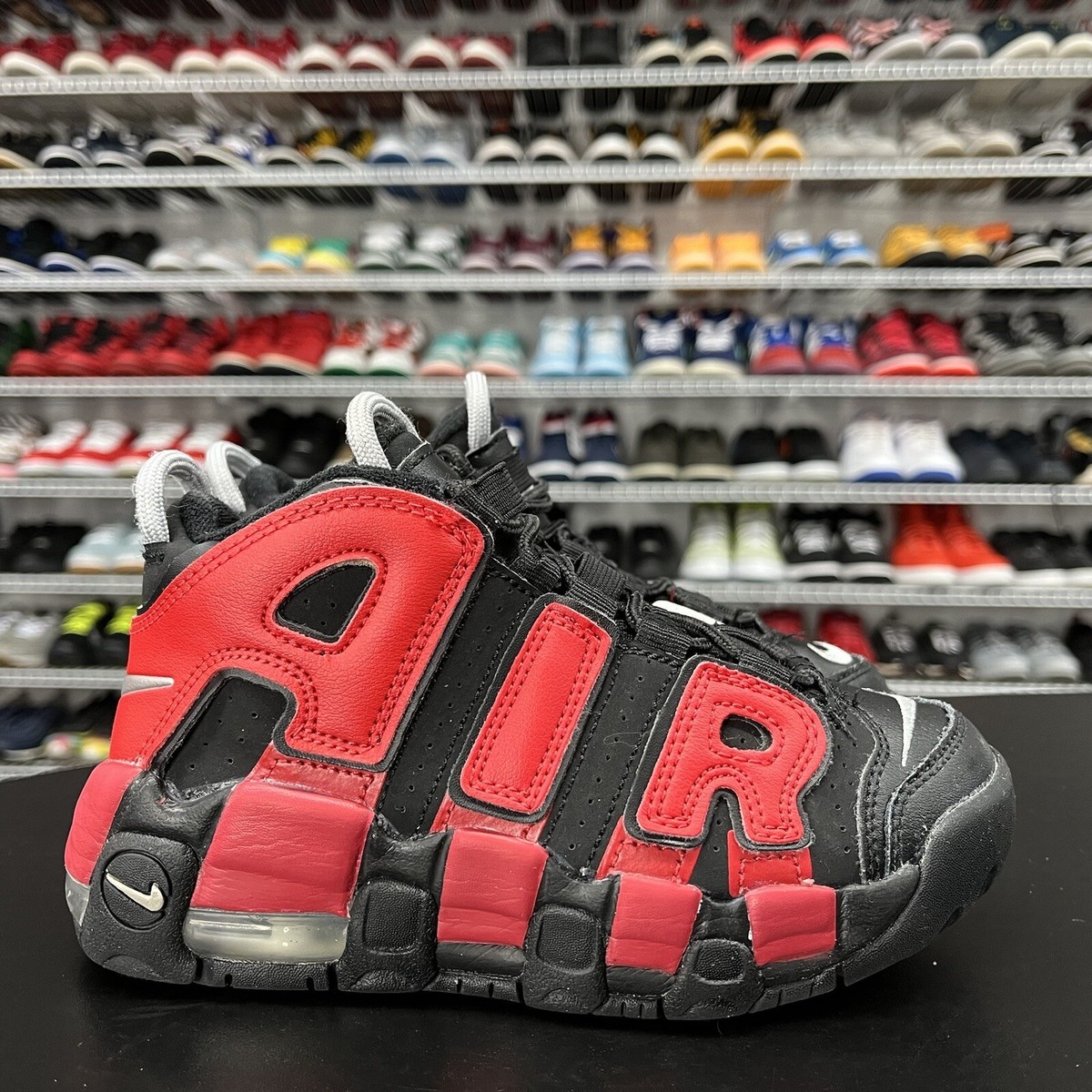 Nike Air More Uptempo ブラック/レッド／ミント Nike Unveils New Air More Uptempo Low in Dark Grey and Light