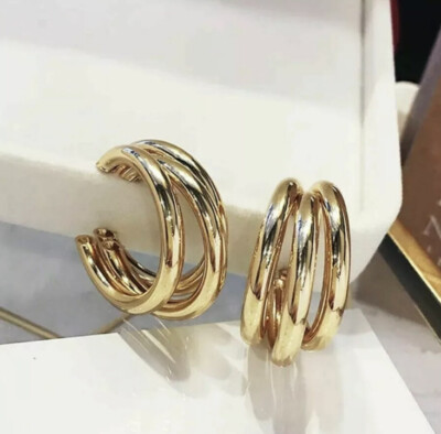 Trendige modische Metall elegante Huggies Reifen Statement Ohrringe für Männer & Frauen