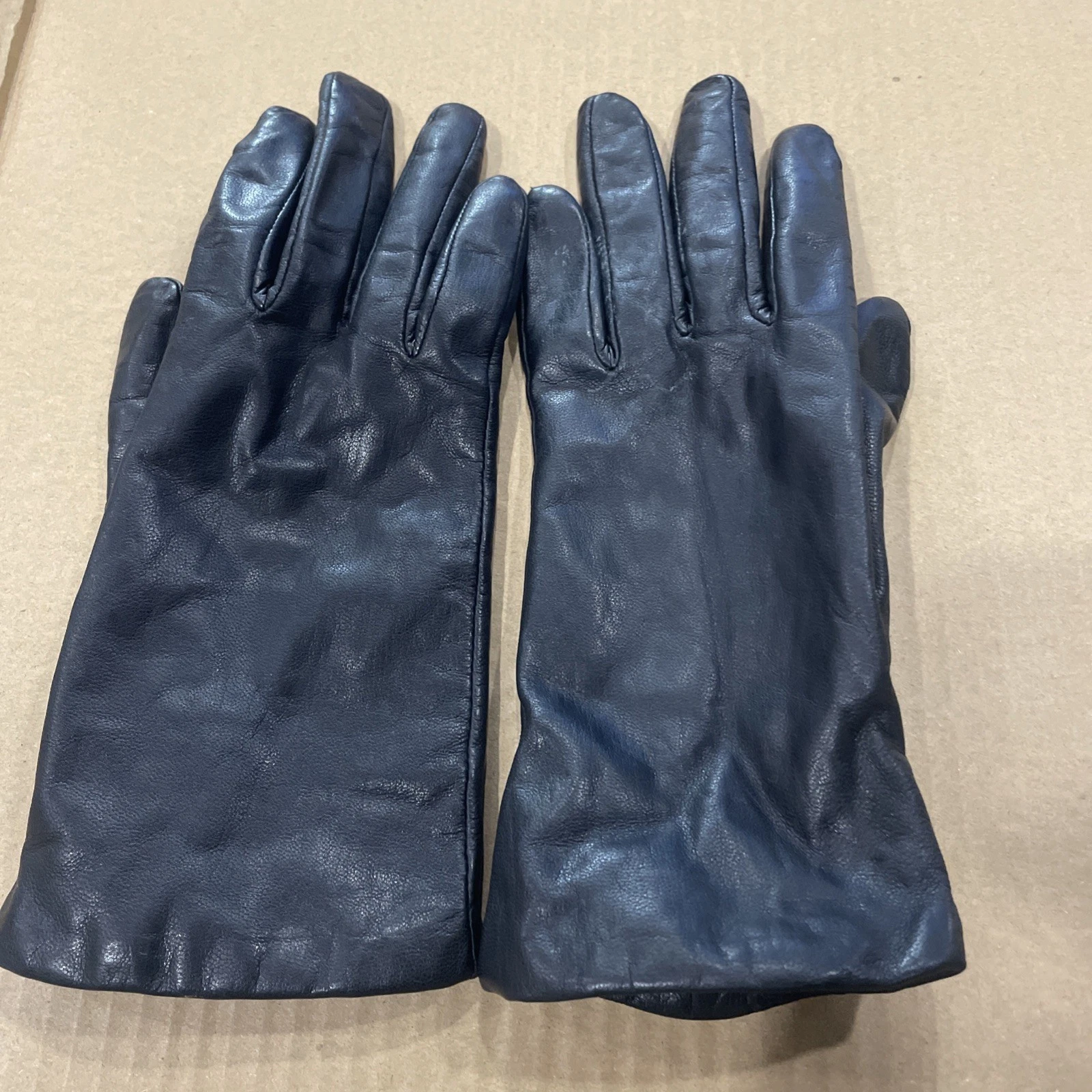 Vintage Fownes Womens Black Leather Gloves 100% Cashmere Lined Size 7